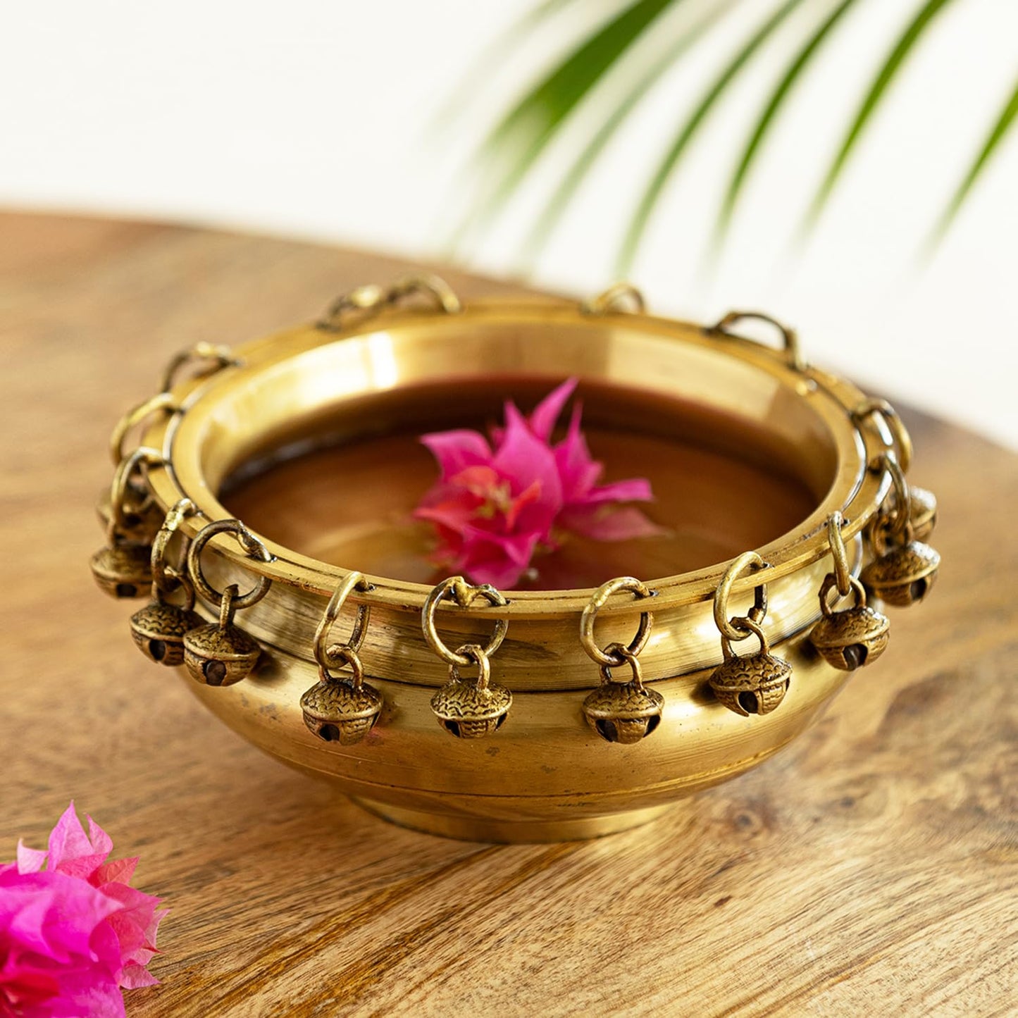VMMPL Ethnic Traditional 6 Inches Brass Urli Bowl with Bells Showpiece, Brass Urli for Decor, Housewarming Gifts, Standard, Pack of 1